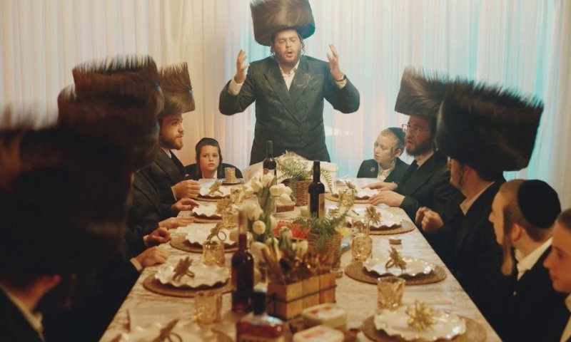 יוסי פריד מארח לשולחן שבת עם מחרוזת חדשה