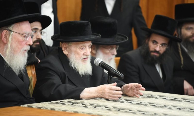 המשמש מבעלזא שחזר: "הרבי נשאר לבד בבית - 'כזאת מצווה איני יכול למנוע'"