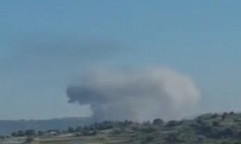 פגיעה ישירה בגליל המערבי: שריפה פרצה, רכבים עלו באש | צפו