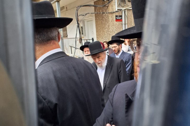 באדיבות המצלם