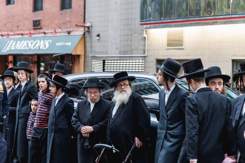 האחים לאנטשעווסקי, אברומי בלום, ד. ה. כרם, אייזיק. י, Clear shot