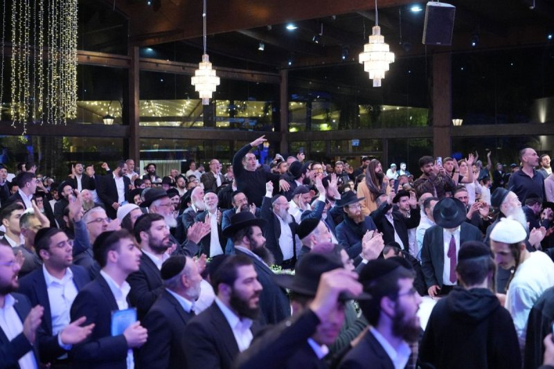 באדיבות המצלם