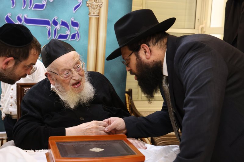 באדיבות המצלם