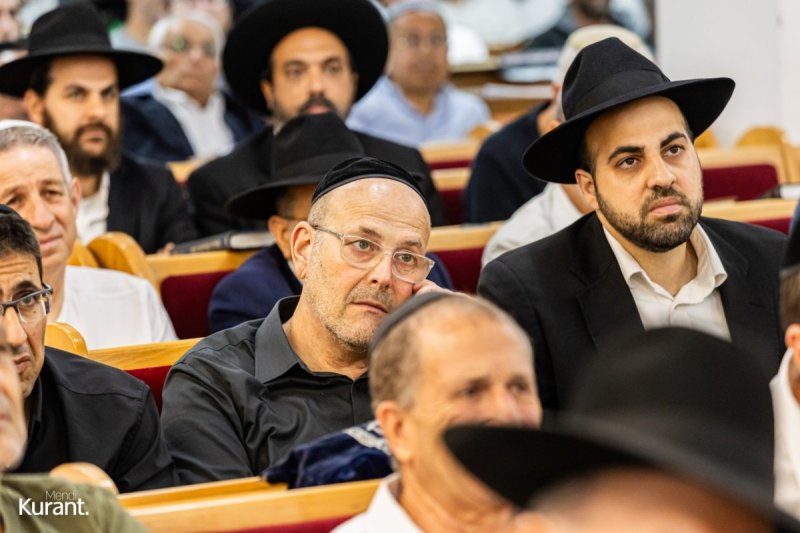מענדי קורנט