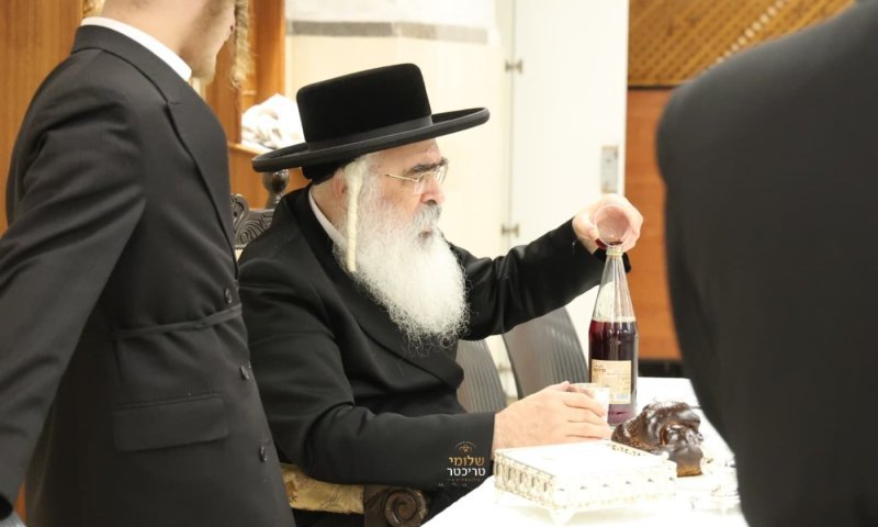 הכד שלא הגיע והתווית שנחשפה: נס 'היתר המכירה' בשולחן הרבי