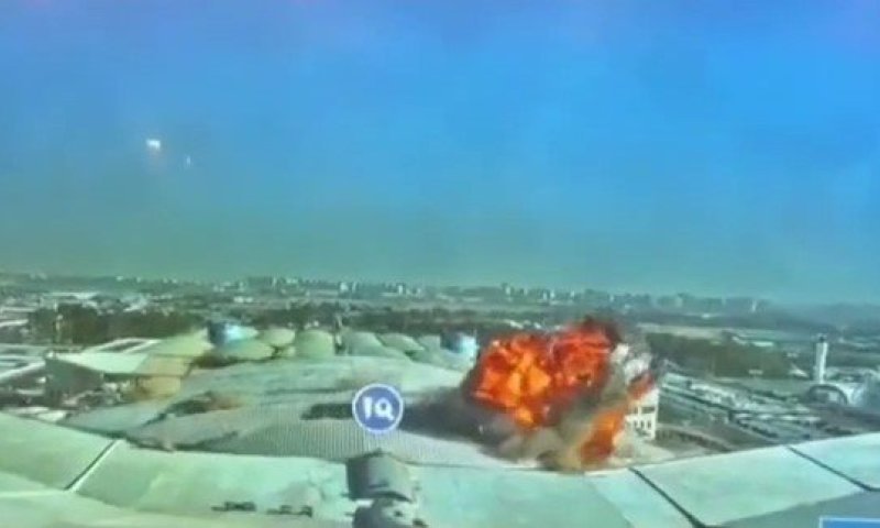 כך זה נראה: רגע פגיעת כטב"ם איראני בנמל התעופה של כווית