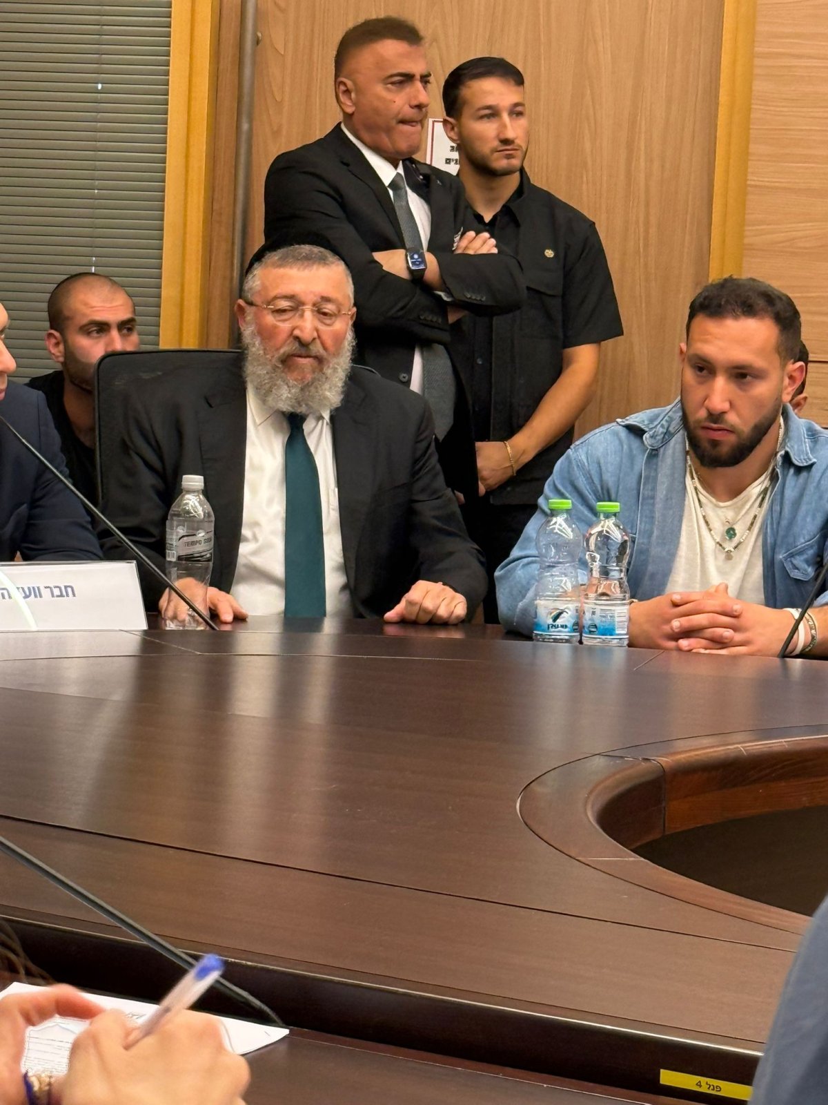 באדיבות המצלם