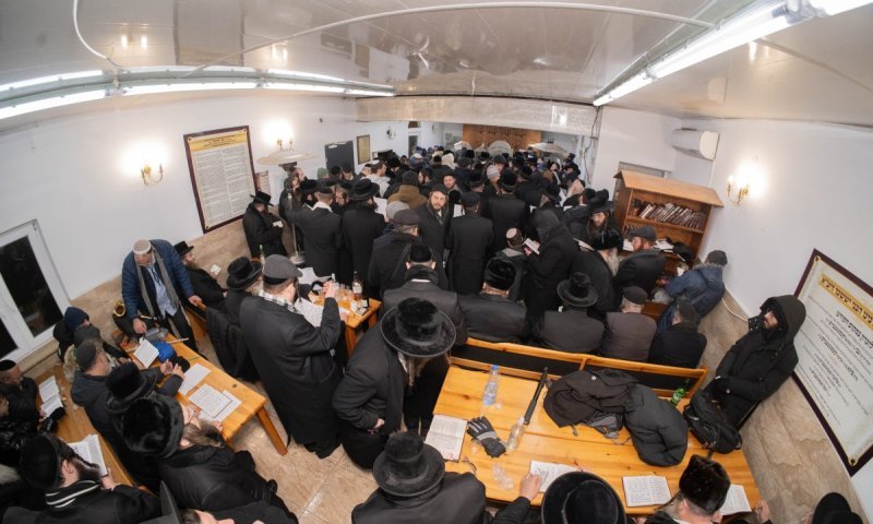 תיעוד מדינוב הקפואה: המונים עלו ל'בני יששכר' בפולין וזעקו בתפילה