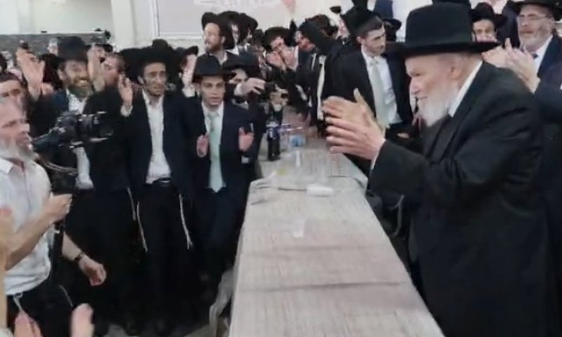 הריקוד הסוער בשיא המערכה: אלפים בחתונת נכדת הגרמ"ה הירש