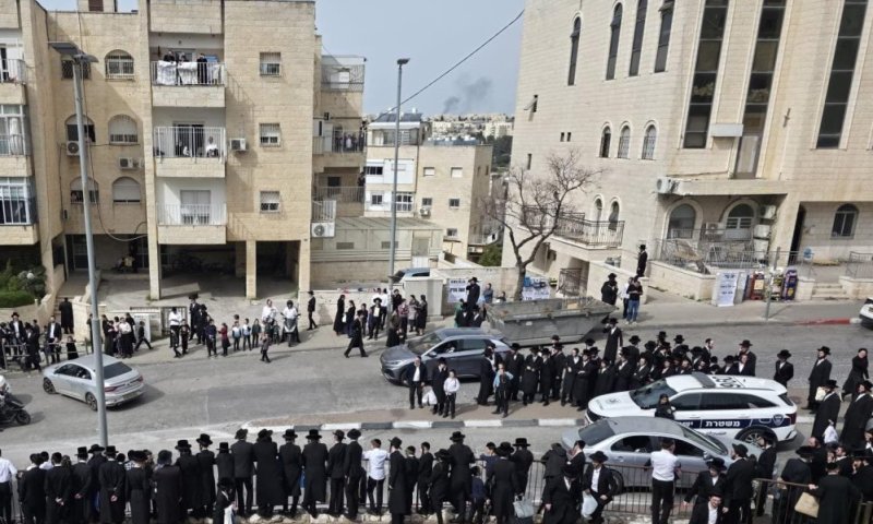 נס גדול בגוש 80: רסיס גדול נפל 7 דקות אחרי האזעקה  | צפו 