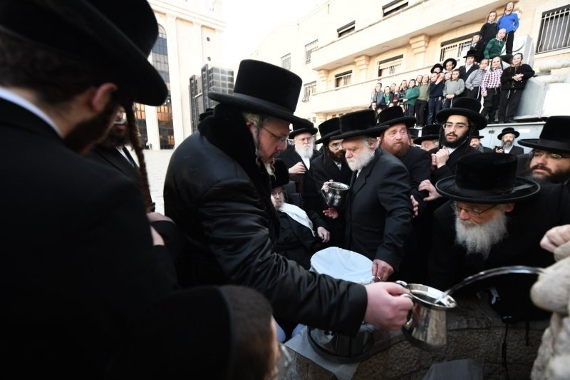 אנשיל בעק וא.מ.ש