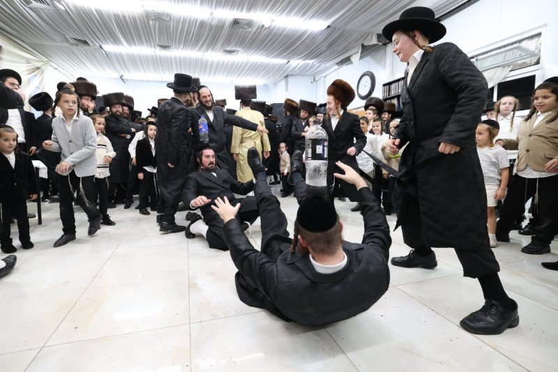 באדיבות המצלם