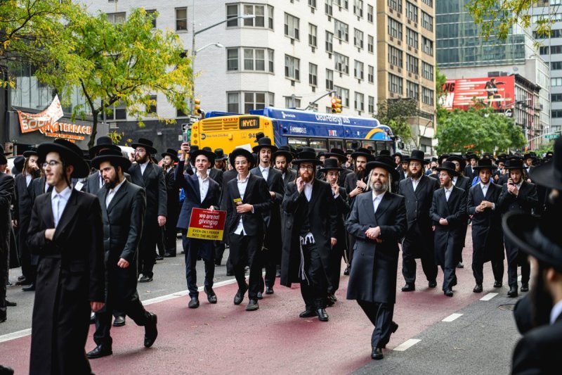 האחים לאנטשעווסקי, אברומי בלום, ד. ה. כרם, אייזיק. י, Clear shot