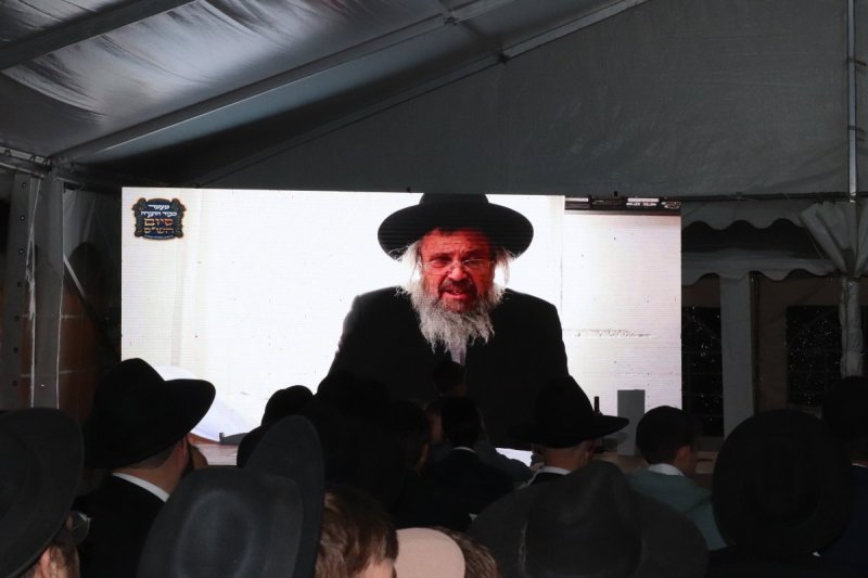 באדיבות המצלם