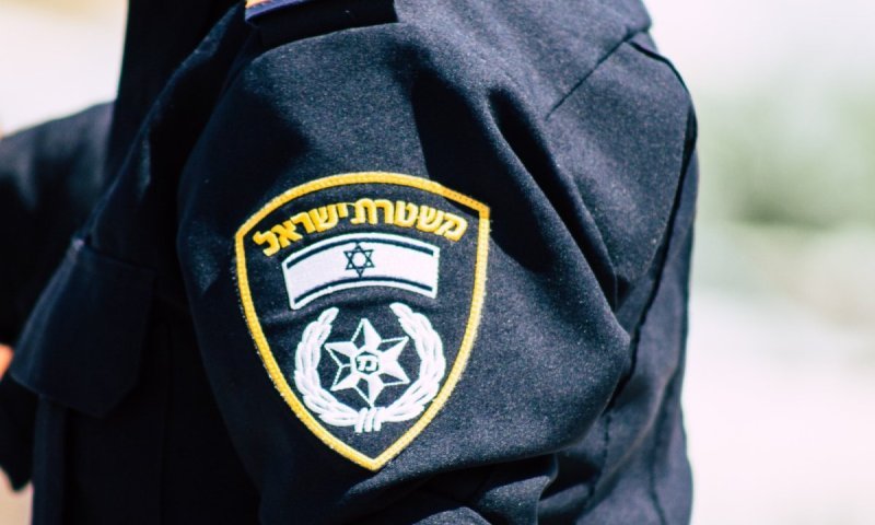 גם אנחנו לא האמנו: שוטר גנב טלפון מאזרח - ועומד לדין 