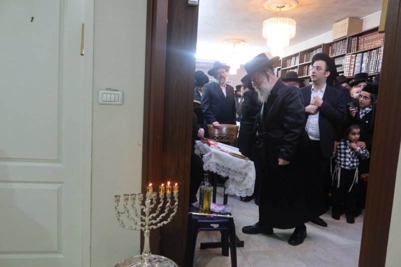 באדיבות המצלם