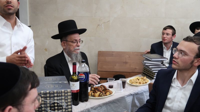 באדיבות המצלם