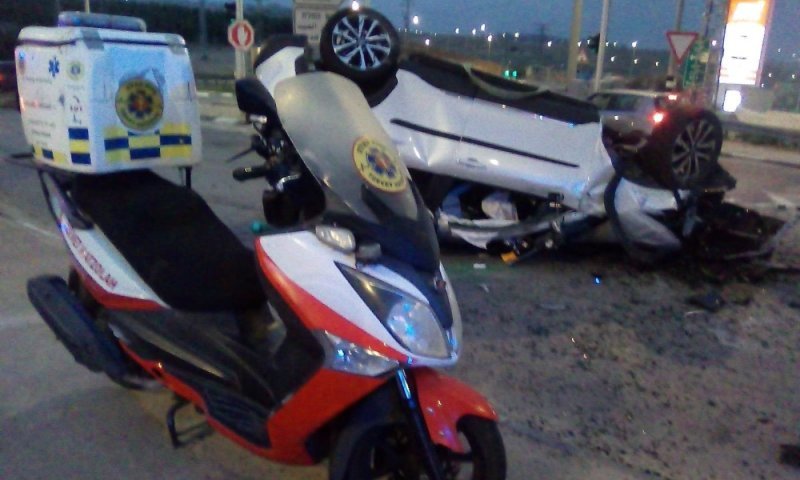 זה לא טעות: נער בן 14 נמלט משוטרים והתהפך עם רכב בכביש 1