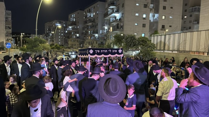 באדיבות המצלם