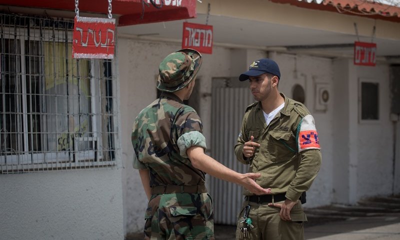 שערורייה: בצה"ל מודים כי מנעו מעצור חרדי להניח תפילין