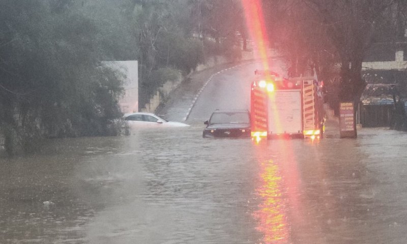 חולץ מהרכב הטובע בדרך חזרה מהכולל - וגילה דוח ע"ס 1000 ש''ח