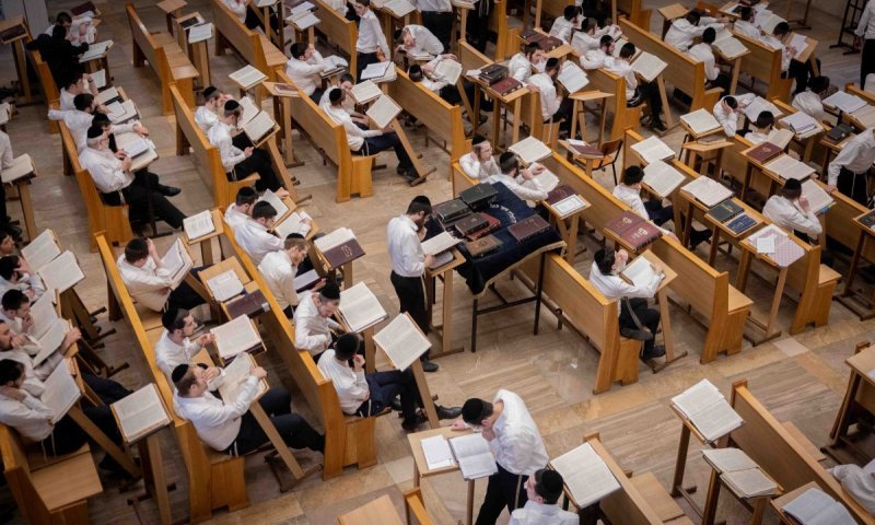 חוק יסוד: לימוד תורה אושר בקריאה ראשונה; בנט הודיע שיפעל לביטולו