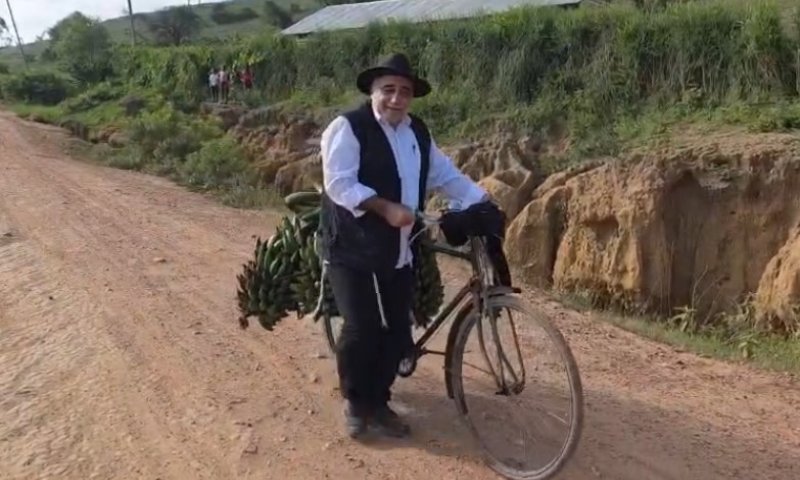 בלי לחם ובלי אורז: המאכל המפתיע באוגנדה שמאכיל 50 מיליון איש כל יום