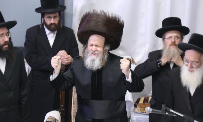 ההוראה המיוחדת של האדמו"ר לכנר - מעמד ההדלקה בדינוב