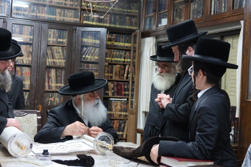 באדיבות המצלם
