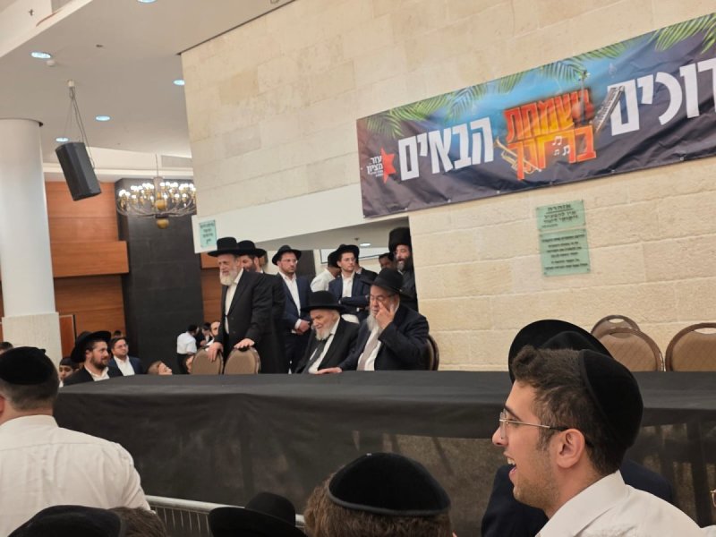 באדיבות המצלם