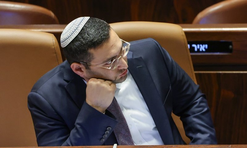 "נפל עשרה מטרים מאיתנו": השר וסרלאוף ניצל מפגיעת טיל בצפון