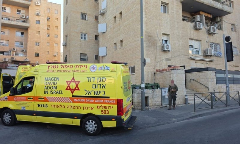שני קשישים נמצאו מחוסרי הכרה בדירה בירושלים