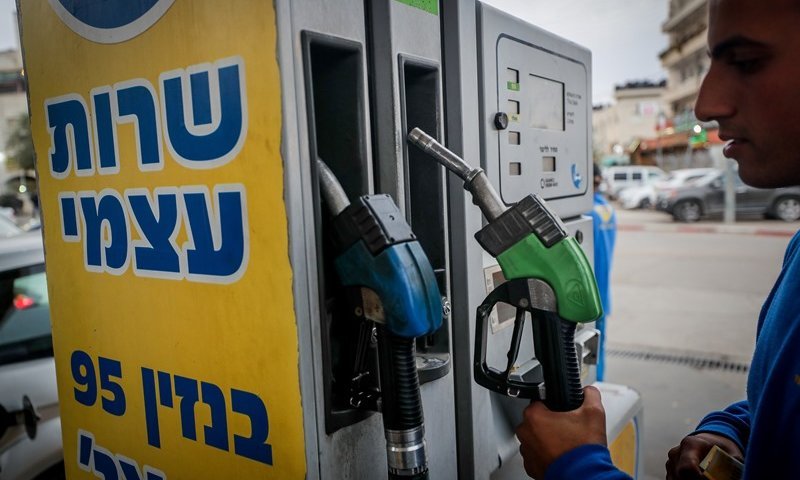 ישפיע על מחיר הדלק? החוזים על הנפט צנחו משמעותית