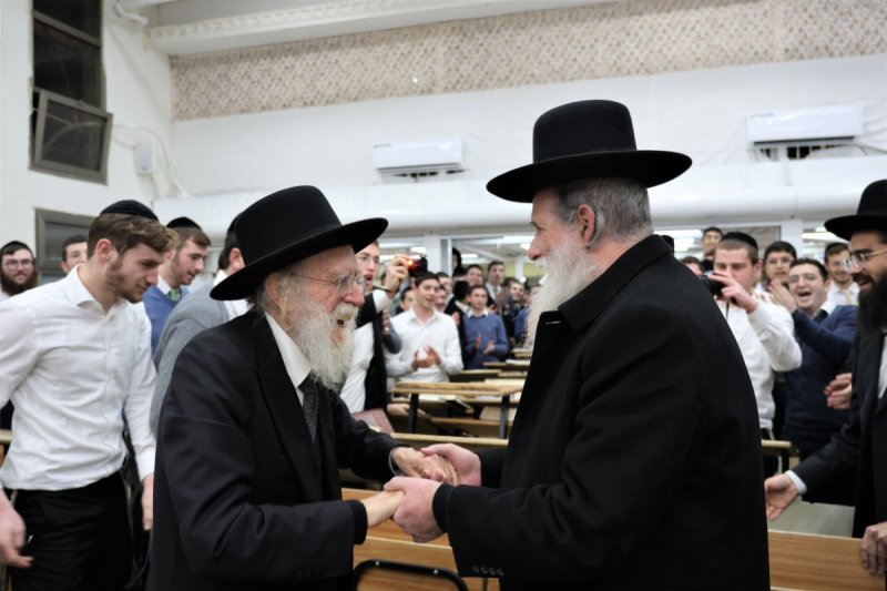 באדיבות המצלם