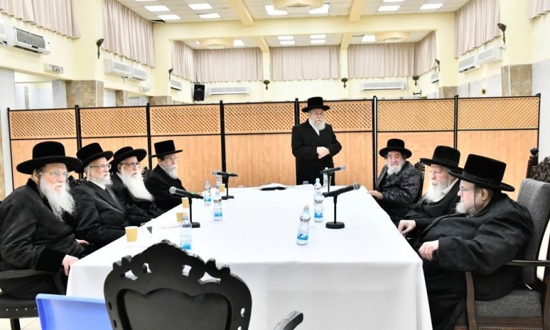 גדולי האדמו"רים בקול קורא נוקב: "אין ללכת לכל המסלולים המיועדים לחרדים"