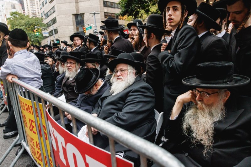 האחים לאנטשעווסקי, אברומי בלום, ד. ה. כרם, אייזיק. י, Clear shot