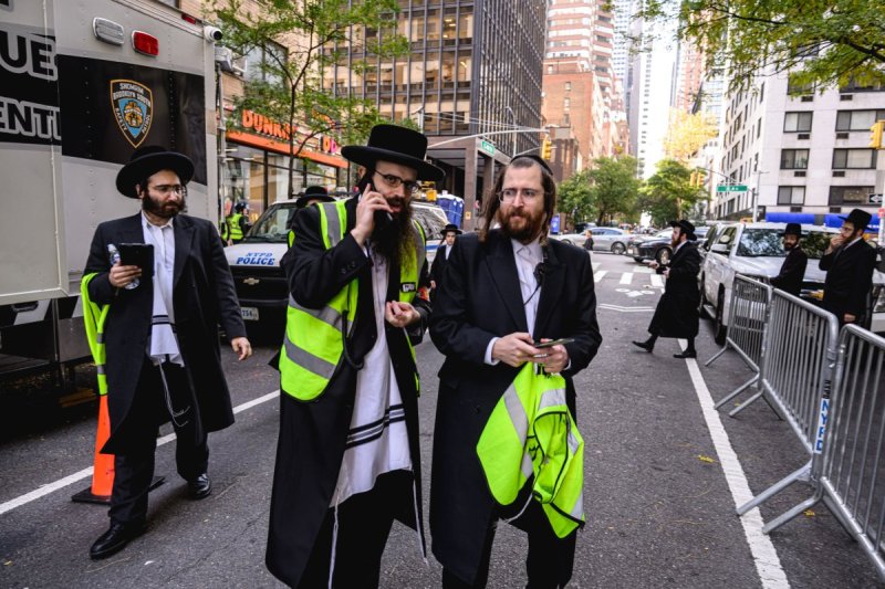 האחים לאנטשעווסקי, אברומי בלום, ד. ה. כרם, אייזיק. י, Clear shot