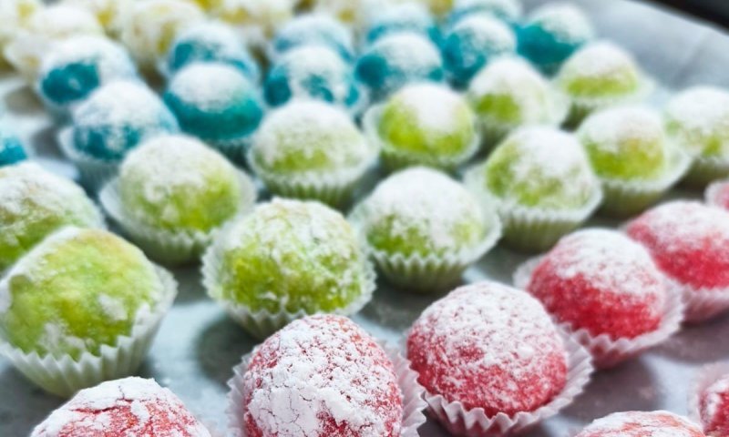 פשוט וקל: מתכון לעוגיות קוקוס צבעוניות למימונה