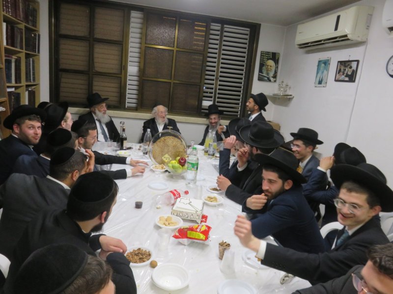 באדיבות המצלם