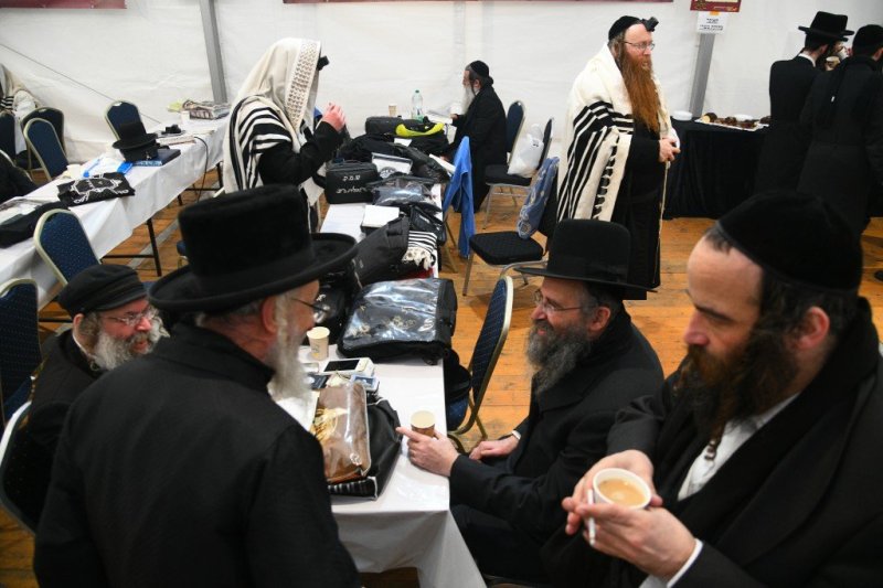 ארי קופרשטוק - פולין