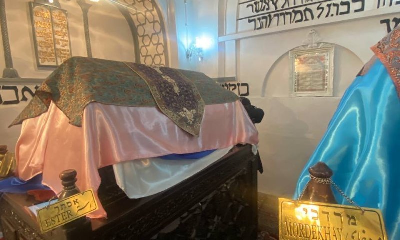 איומים או "שיפוצים"? קבר מרדכי ואסתר באיראן נסגר למתפללים