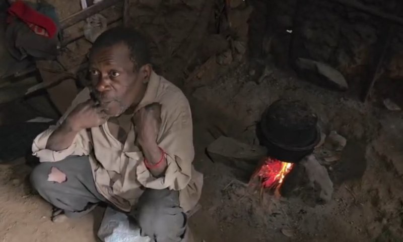 בני השבט המבודד הציעו לכרמלי ללון בביתם: "נחשים יש עקרבים אין"