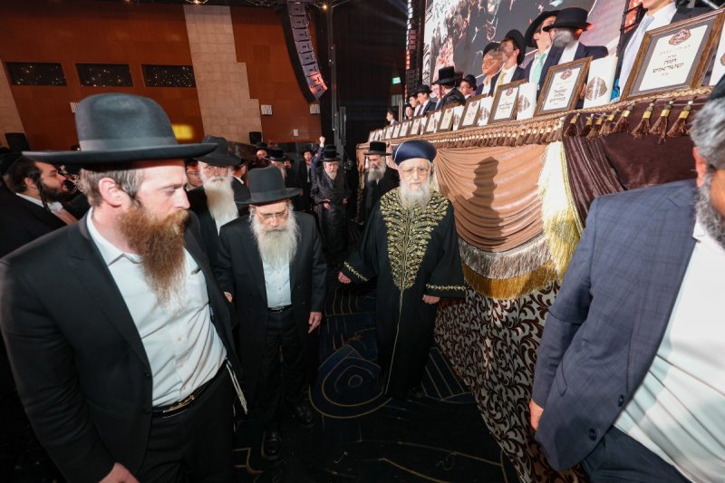 יעקב נחומי וא. אייזנבאך