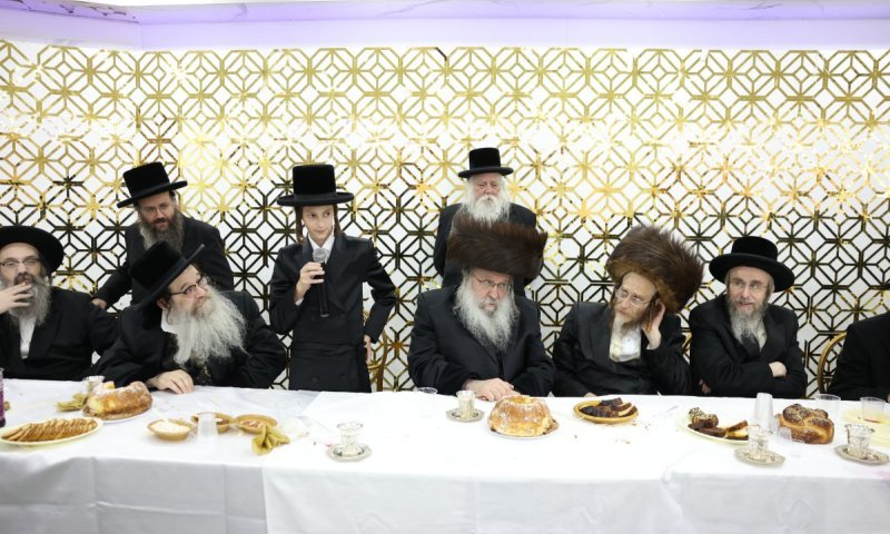 אדמו"רי נדבורנה הגיעו להשתתף בבר מצווה לבן של גיסם