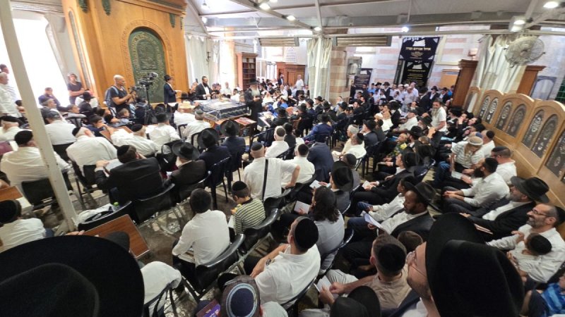 באדיבות המצלם