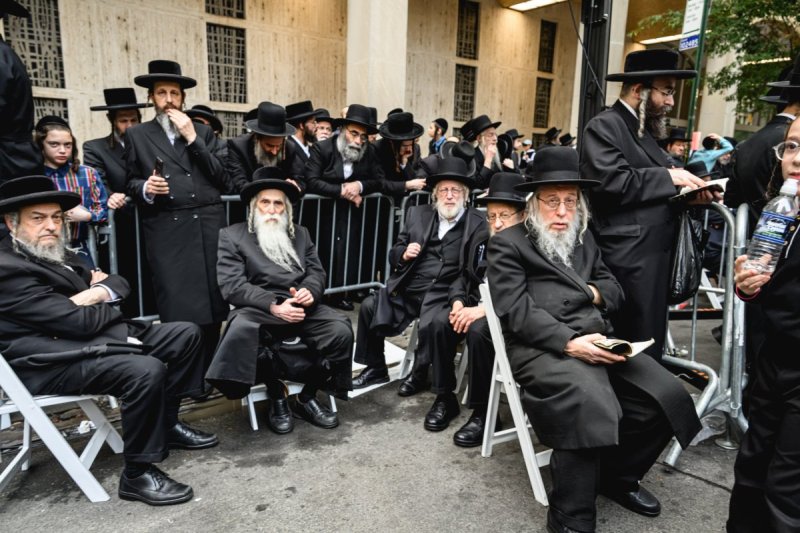 האחים לאנטשעווסקי, אברומי בלום, ד. ה. כרם, אייזיק. י, Clear shot