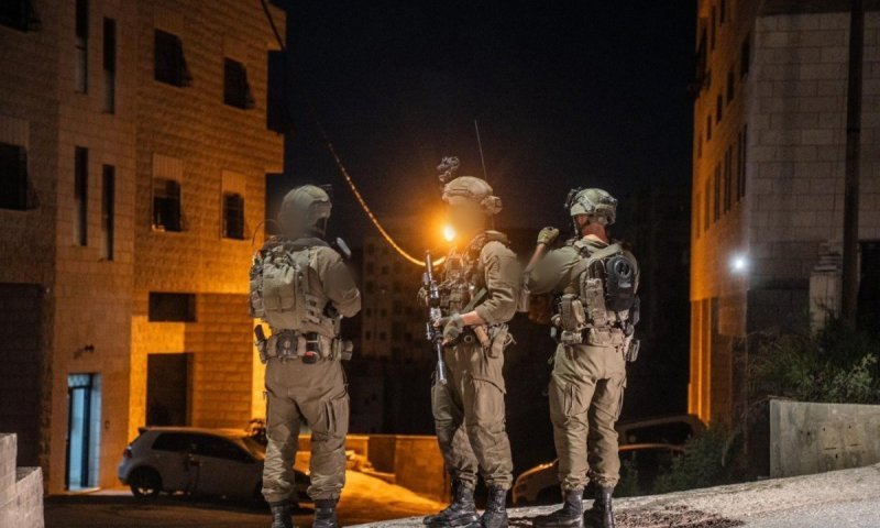 מחבל נתפס בגג במרכז: "ייתכן ומנענו אירוע חמור"