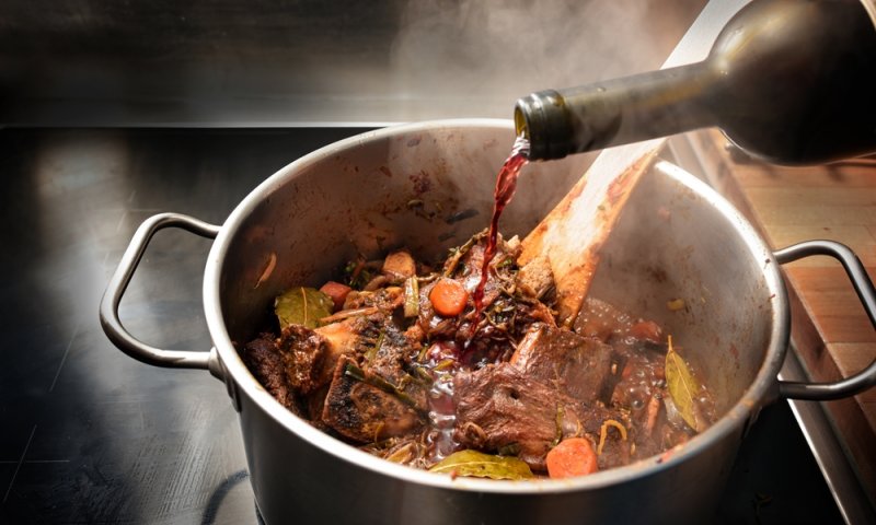 העפיצות, הטעם, הריח: כמה נקודות חשובות על שילוב יין בבישול