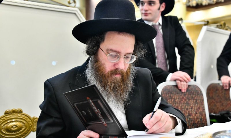 שמיעת מגילה בזמן אזעקה: הפוסק הגר"ע פריד בשורת פסקים בעקבות המלחמה