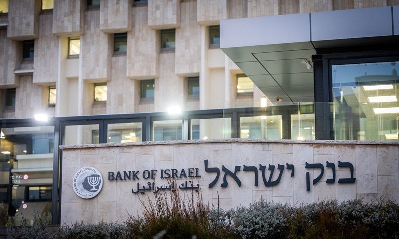 איום ישיר על המערכת הפיננסית: בריטניה תשקול להטיל סנקציות על בנקים ישראליים